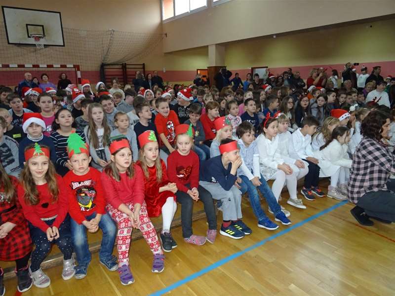 zl Osnovci oduševljeni vještinama vršnjaka.JPG