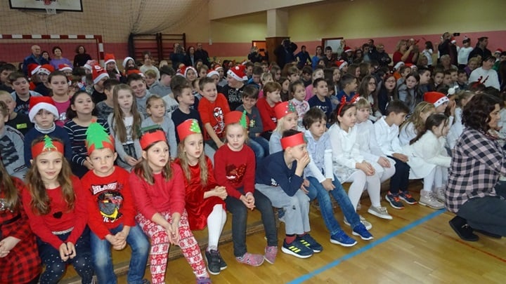 zl Osnovci oduševljeni vještinama vršnjaka.JPG