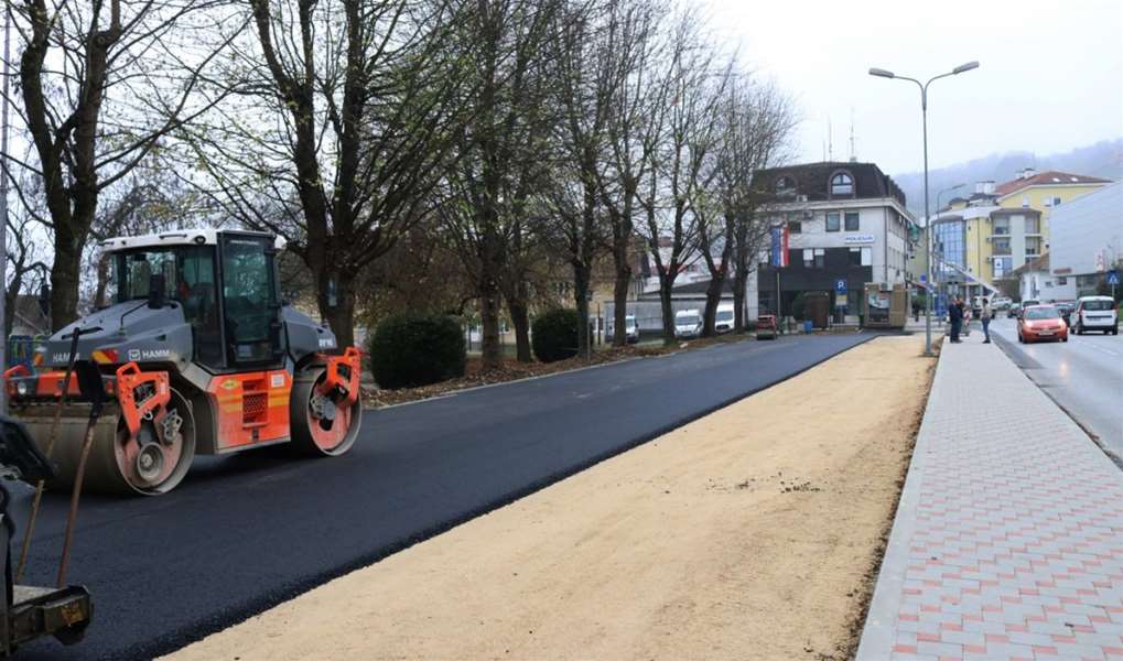 parking kod policije zabok.jpg