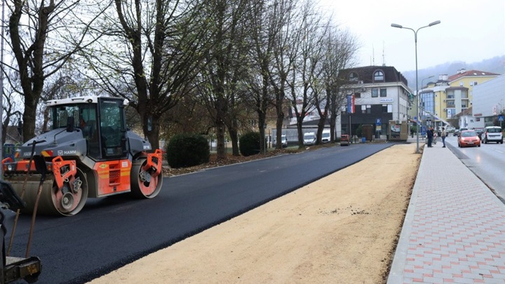 parking kod policije zabok.jpg