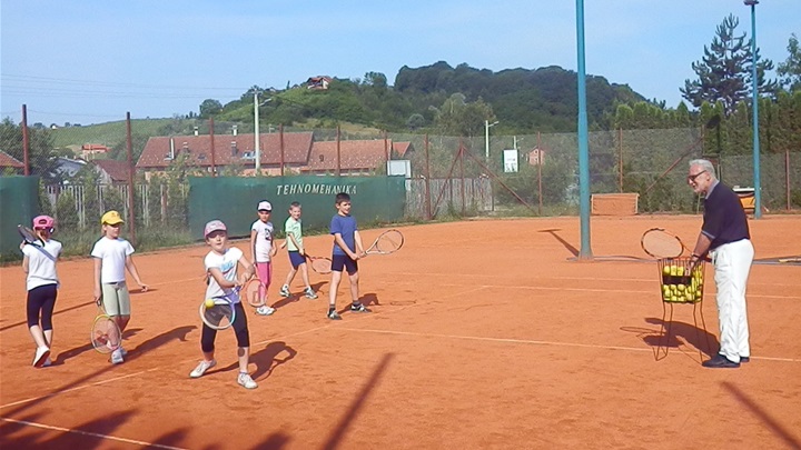 ljetna škola tenisa