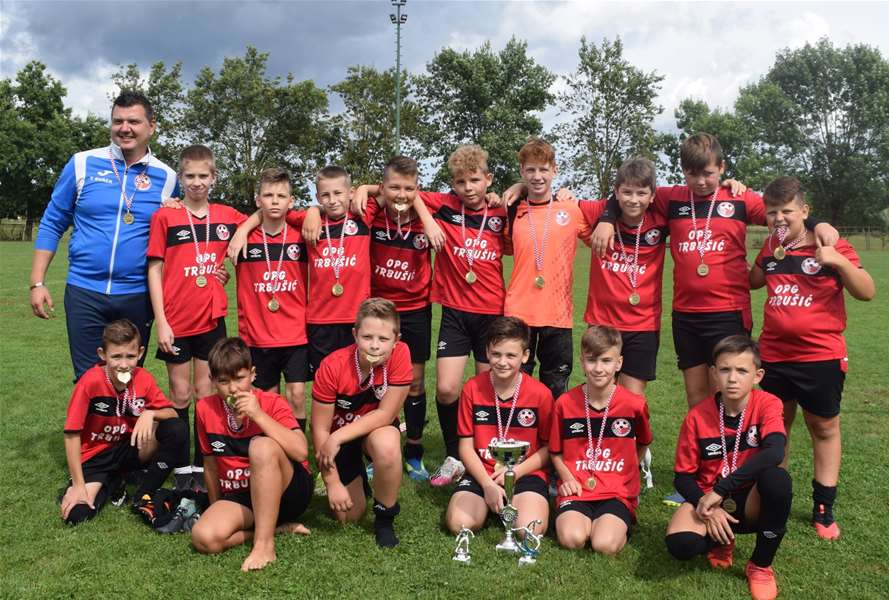 web MLAĐI PIONIRI TONDACHA OSVOJILI DOMAĆI TURNIR11 NK Tondach .JPG