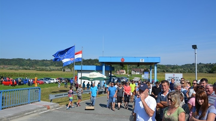 susret na mostu plavić.jpg