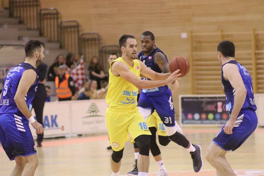 SPORT 13.11._KOŠARKA ZABOK-CIBONA Ivan Batur.jpg