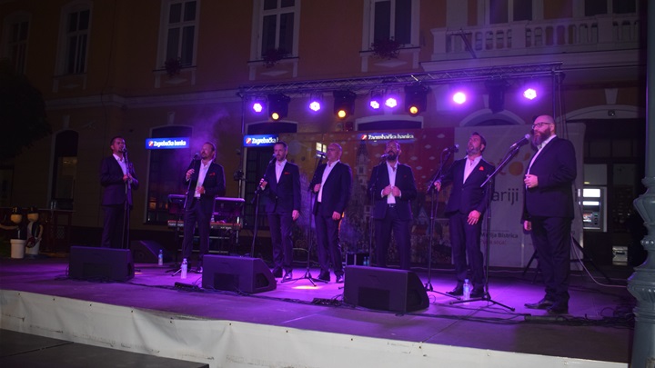 Klapa Šufit nastupila u Mariji Bistricu, u subotu 28. kolovoza drive-in kino4.JPG