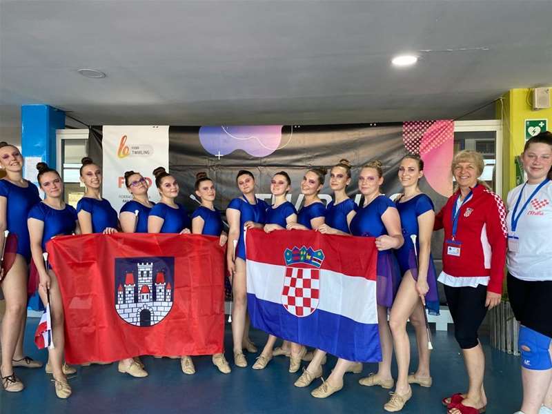 krapinske mazoretkinje (1).jpg