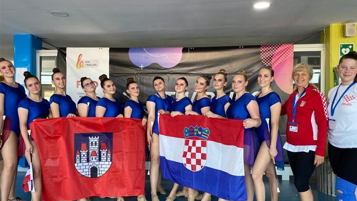 krapinske mazoretkinje (1).jpg