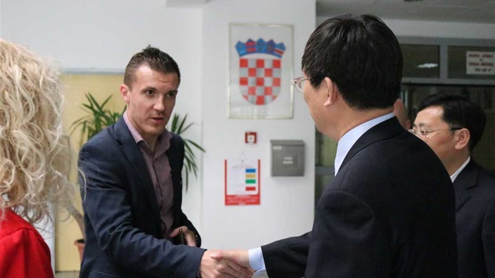 kinezi u zaboku smanjeno 21.jpg