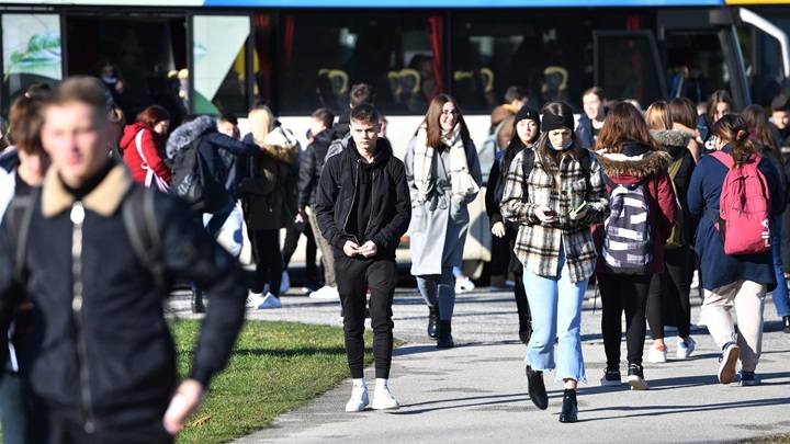 srednjoškolci učenici