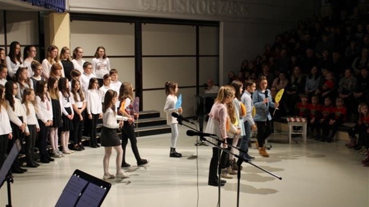 kad se male ruke slože arhiva.jpg