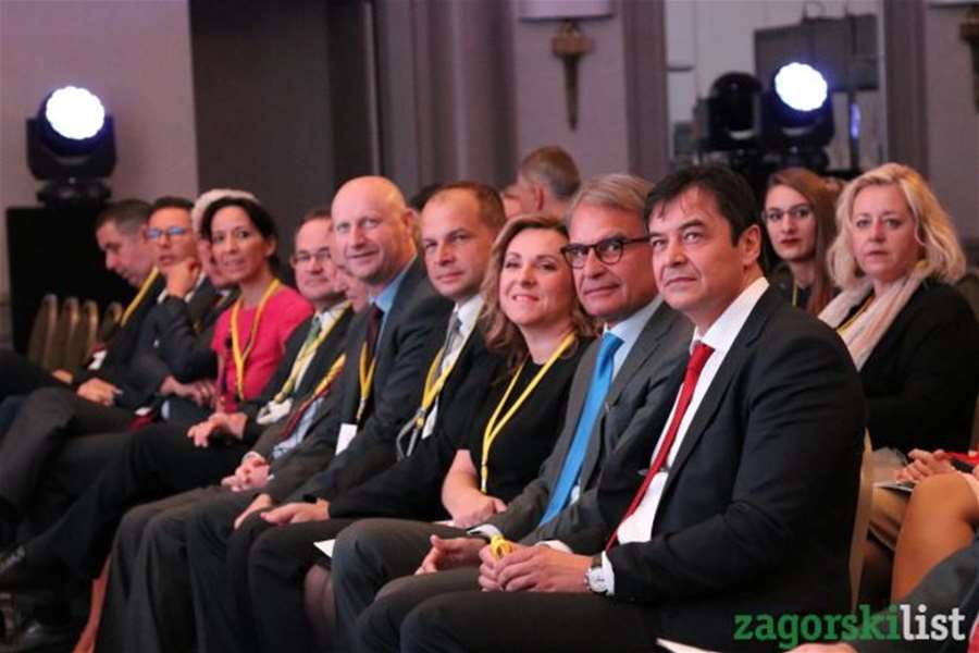 prošlogodišnja konferencija.jpg