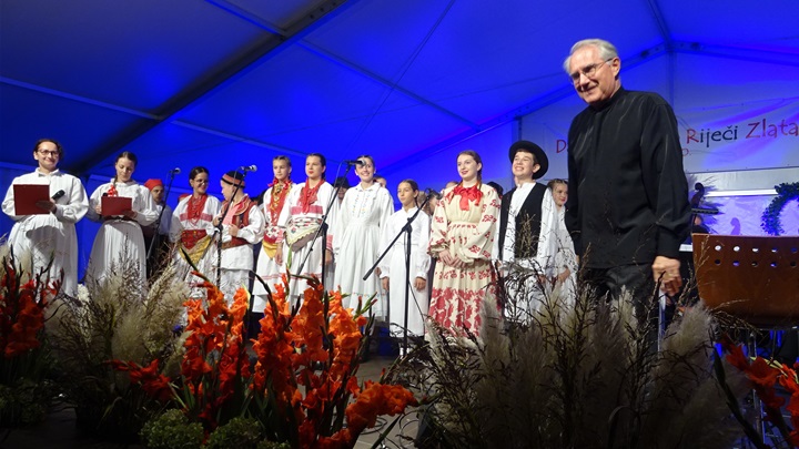 Dječji festival kaj. popevki.JPG