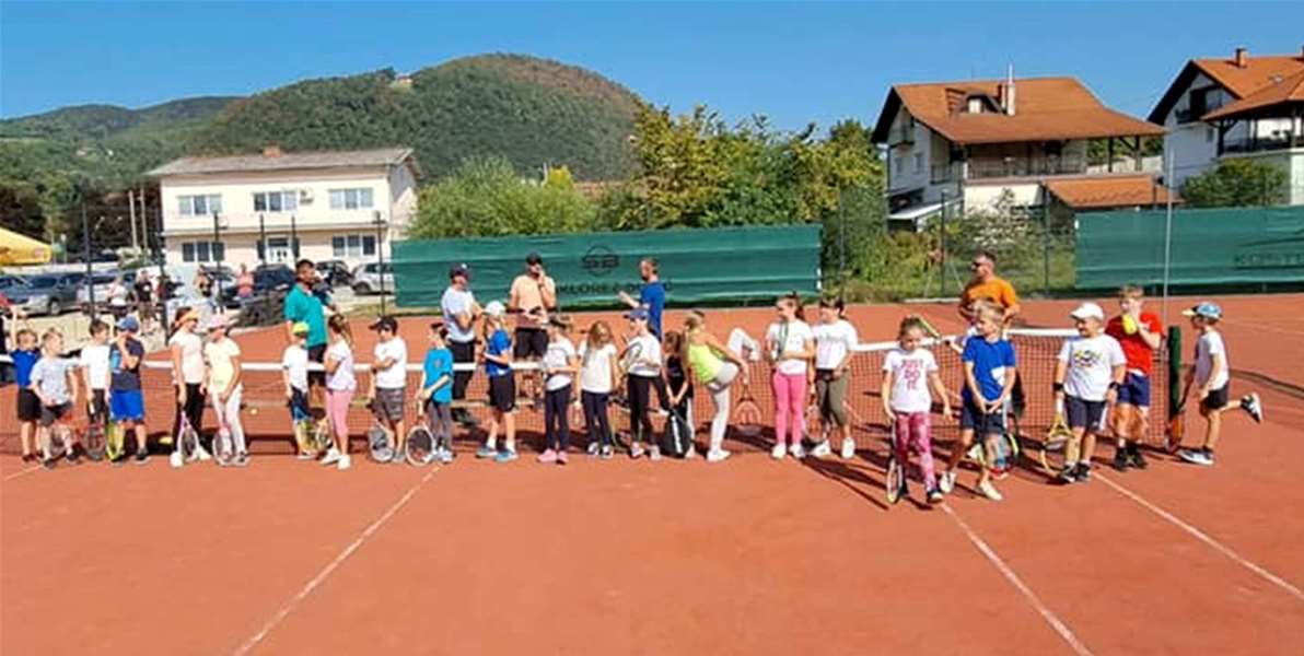 SPORT 28.9._TENIS TURNIR U CRVENOM TENISU U PREGRADI  2.jpg