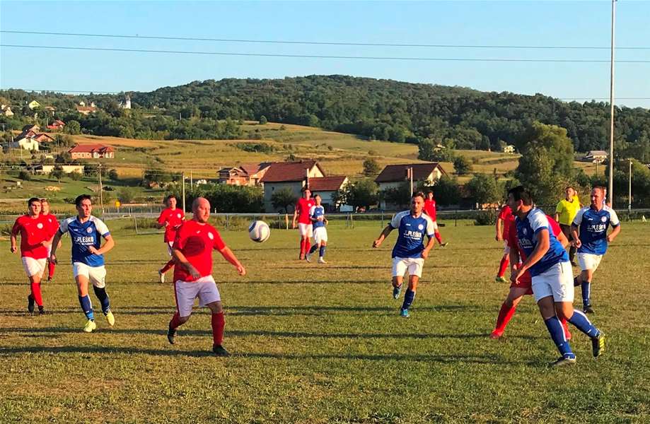 web nogomet 2. žnl 4. kolo Mladost B se odvojila, 7 klubova u 2 boda .jpg
