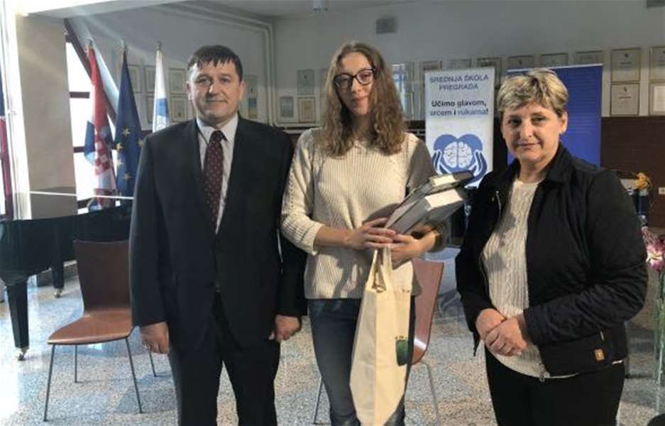 Krapinsko-zagorska županija nagrađuje odlikaše.jpg