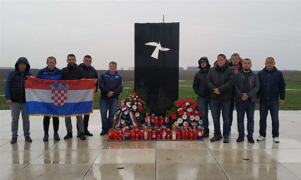 SPORT 9.11_NOGOMET  VETERANI MLADOSTI MARIJA BISTRICA GOSTOVALI U BOGDANOVCIMA, POSJETILI VUKOVAR05.jpg