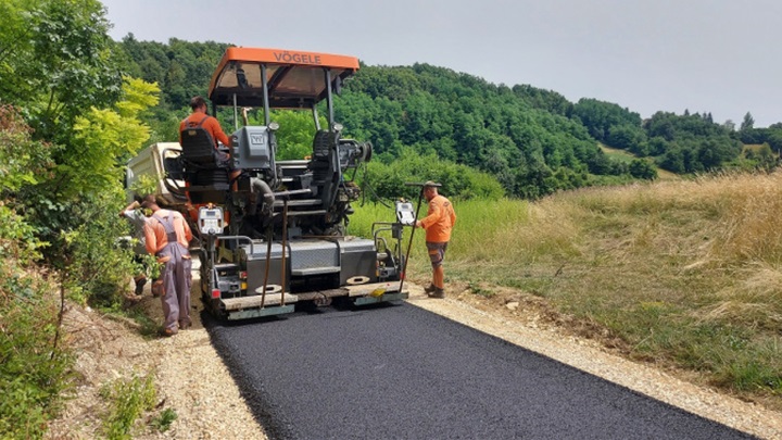 Gradu Pregradi još 120 tisuća kuna za modernizaciju nerazvrstanih cesta.jpg