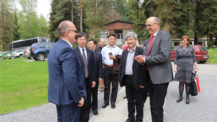 kinezi u zaboku smanjeno 11.jpg