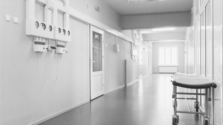 bolnica korona crno bijelo.jpg