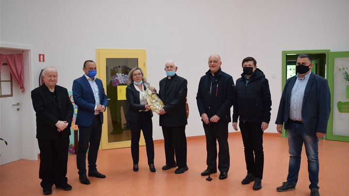 Bivši bistrički župnici posjetili novi DV Pušlek  4.JPG