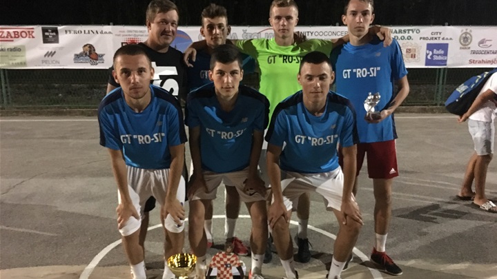 SPORT 20.8._TURNIR GRABROVEC Pobjednička momčad GT Ro-si.jpg
