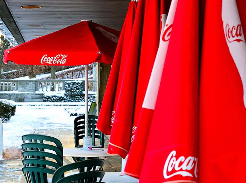 coca-cola-coke-sunshades-parasols-preview.jpg