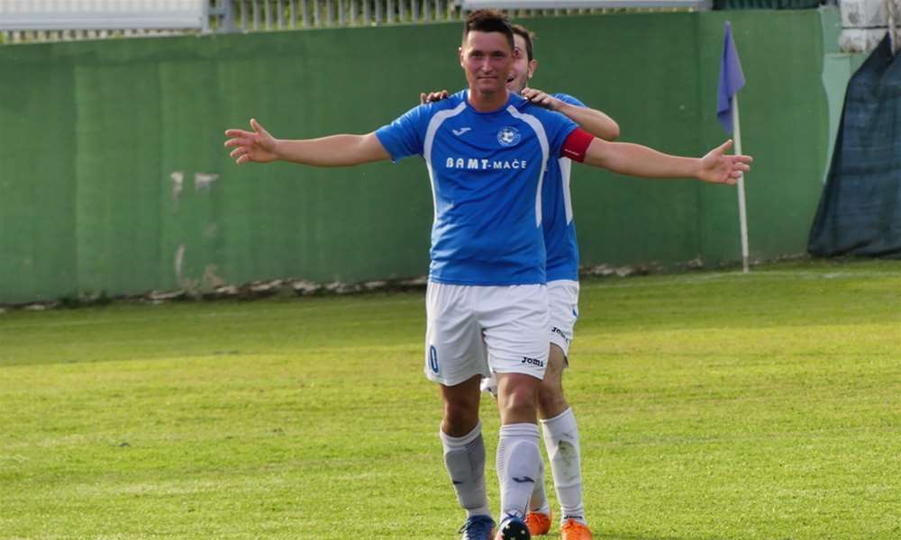 SPORT 28.5._IV. NL GAJ - DINAMO OO Bobinec slavi pogodak.jpg