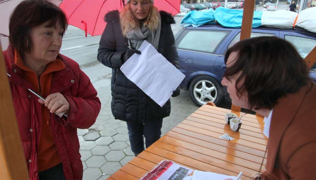 potpisivanje peticije.jpg