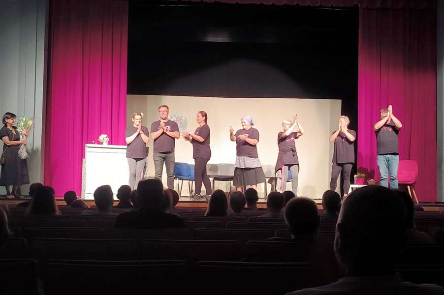 Glumci amateri do suza nasmijali publiku  6.jpg