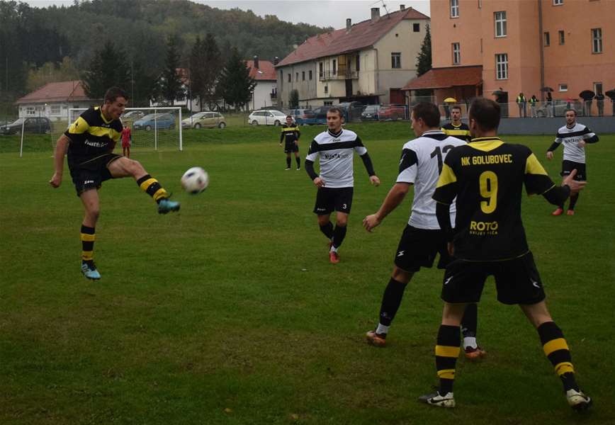 SPORT 13.10_NOGOMET 1. ŽNL KIŠA I TEŽAK TEREN POKVARILI DERBI  6.JPG