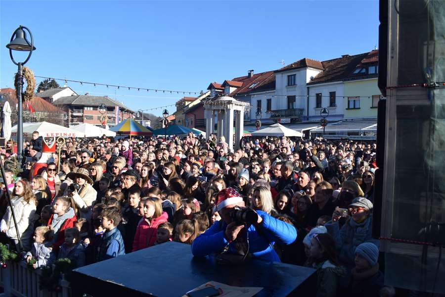 Učiteljice i Boss band na bistričkom Dočeku u podne12.JPG