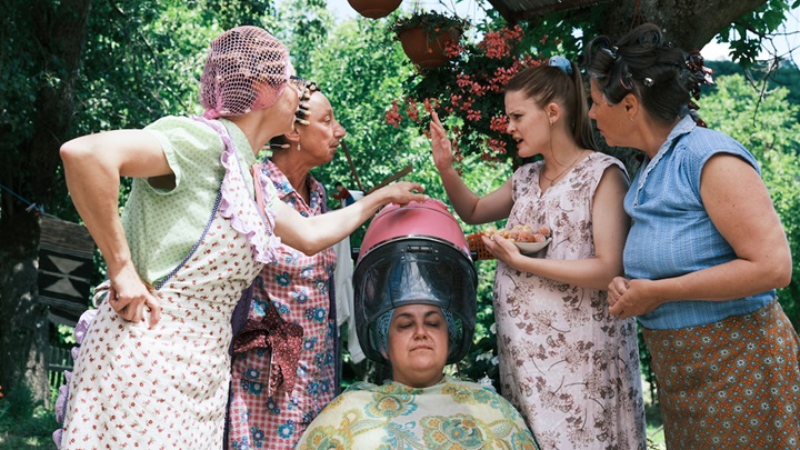 01_Nosila je rubac črleni.jpg