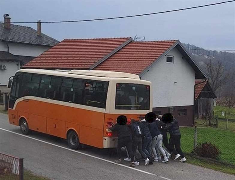 policija zaustavlja screenshot.png