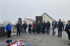 Paljenjem svijeća odana počast poginulim hrvatskim braniteljima na mjesnom groblju u Radoboju