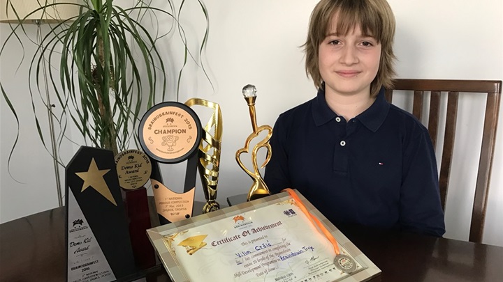 Vilim Crčić s peharima i priznanjima s natjecanja