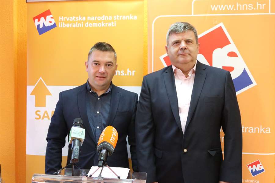 šplajt i sikirica.jpg