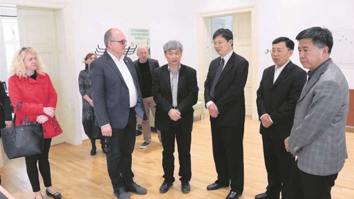 kinezi u zaboku smanjeno 25.jpg