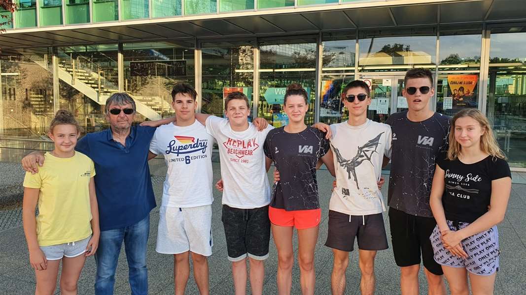 SPORT 29.6._PLIVANJE Ekipa Olimpa na plivačkom mitingu Zlatni medvjed.jpg