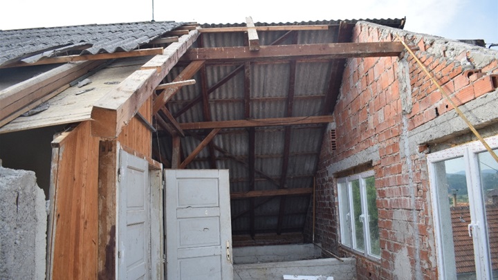 Oluja odnijela krov na Vatrogasnom domu DVD-a Tugonica-Podgrađe 1 (1).JPG