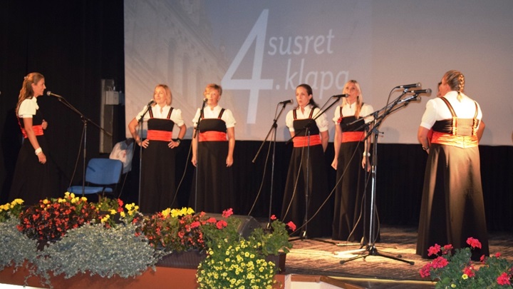 Devet klapa na 4. susretu u Mariji Bistrici Klapa Sv. Jelena Dramlj (1).JPG
