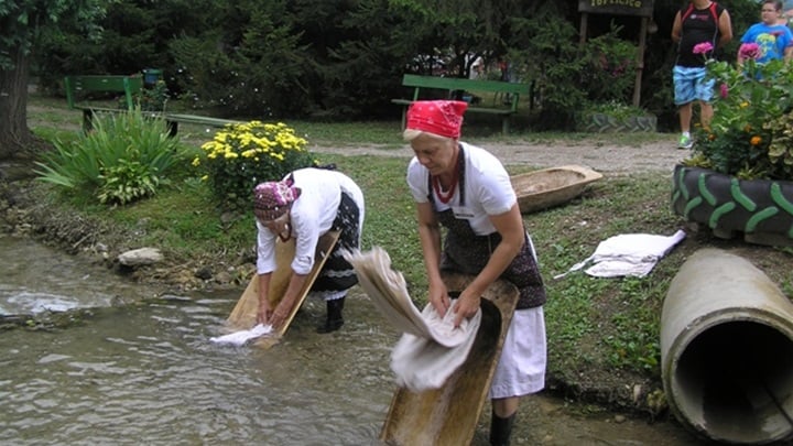gotali_pralje su pokazale kako se nekada na potoku pralo rublje.JPG