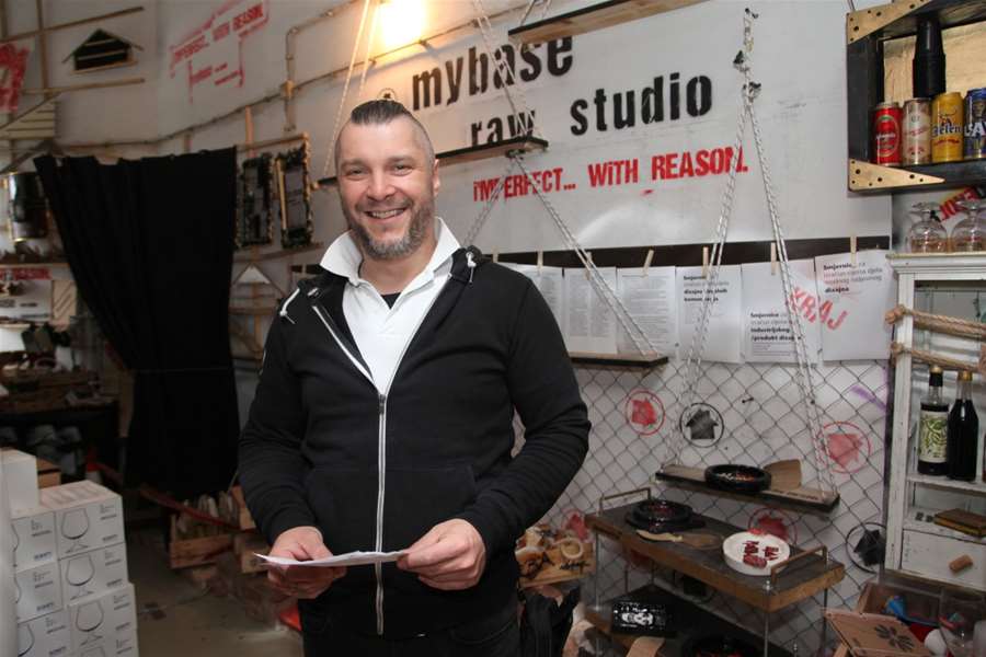 BESNI GLAVNA (10).jpg