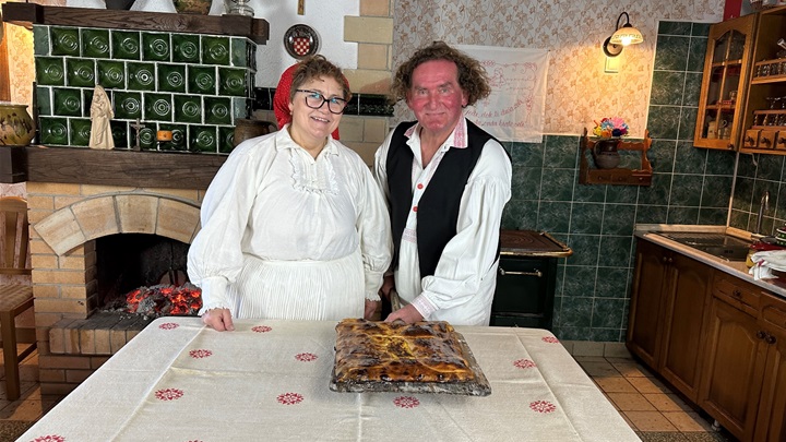 Ljiljana Cesar pripremila lopare i medenjake 2.JPG