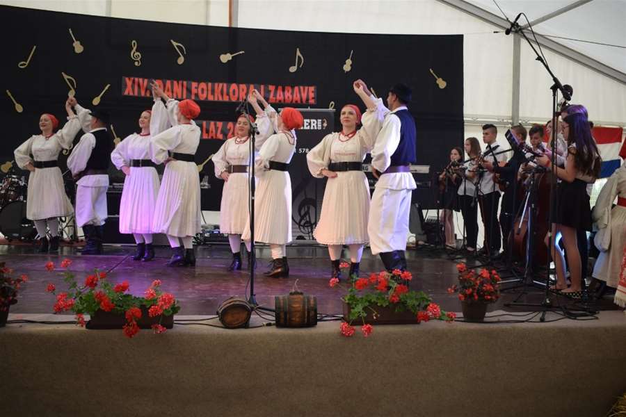 Dani folklora i zabave Laz 2018. KUD Laz GLAVNA.jpg