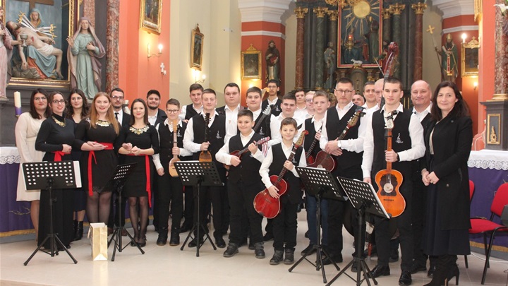 Črni Tomaši s načelnicom Ljubicom Jembrih.jpg