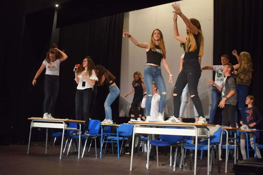 Završna priredba osmaša OŠ Marija Bistrica1.JPG