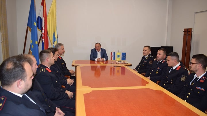 Prijem kod načelnika DVD TP 4.JPG