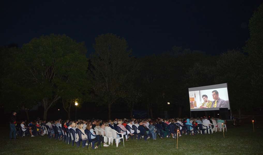 ufuraj se i pukni film glavna.jpg