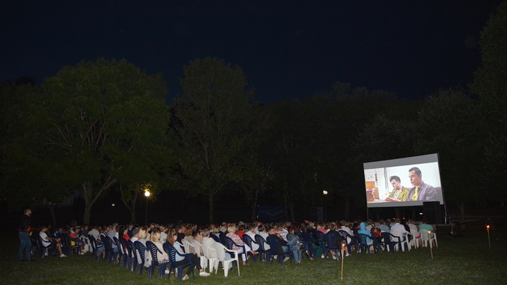 ufuraj se i pukni film glavna.jpg