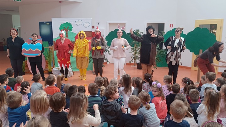 Predstava ''Izgubljeno pile'' oduševila djecu9.jpg